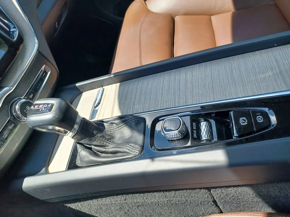 2018 Volvo XC60 2nd Gen - Image 11 of 20
