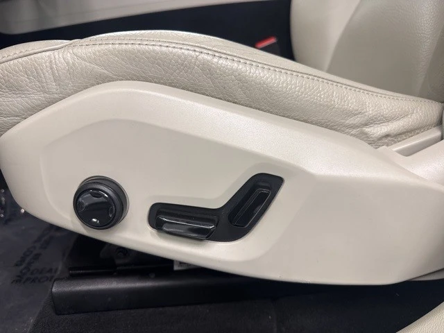 2018 Volvo XC60 2nd Gen - Image 15 of 21