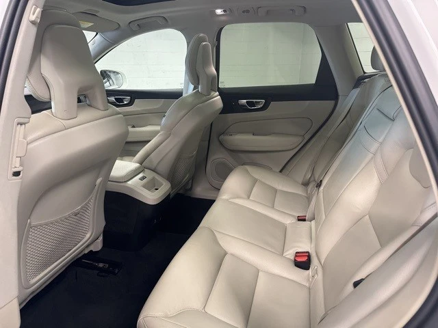 2018 Volvo XC60 2nd Gen - Image 11 of 21