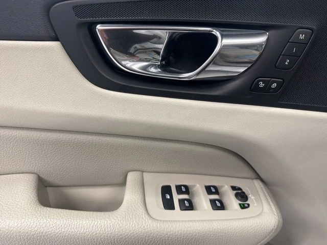2018 Volvo XC60 2nd Gen - Image 17 of 21