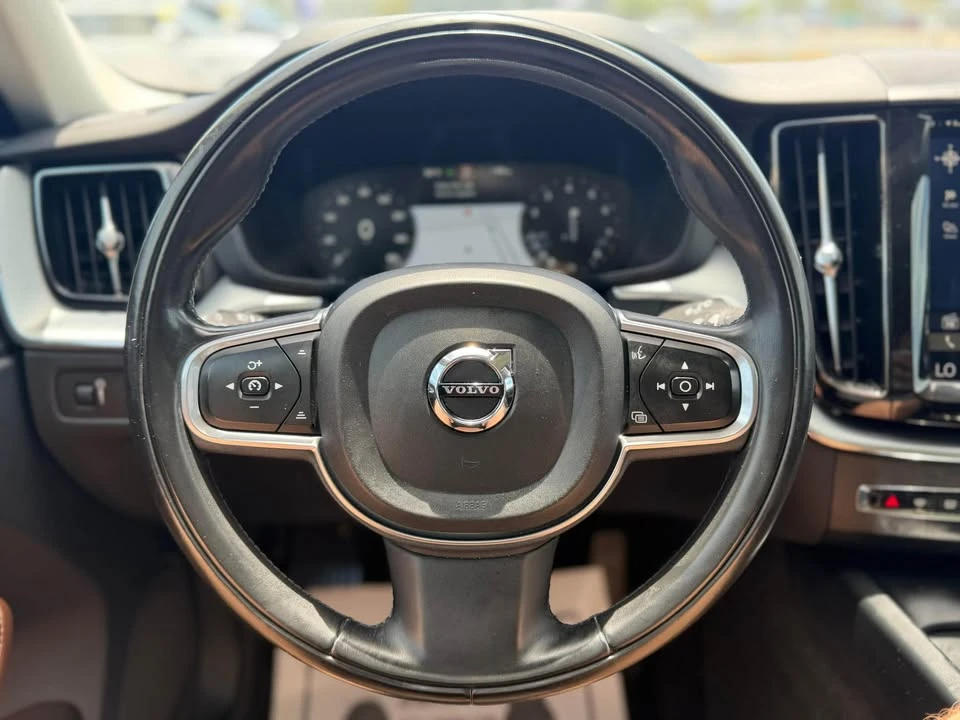 2018 Volvo XC60 2nd Gen - Image 14 of 20