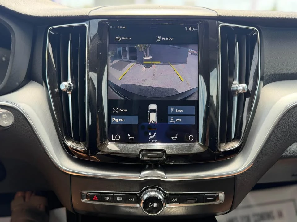 2018 Volvo XC60 2nd Gen - Image 17 of 20