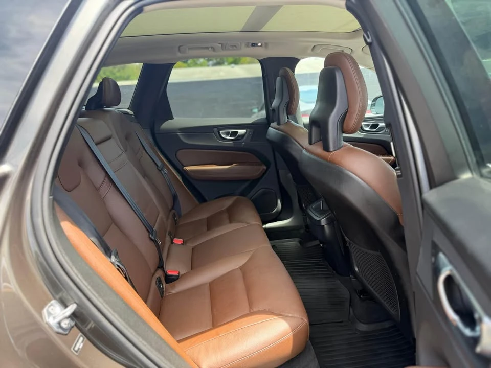 2018 Volvo XC60 2nd Gen - Image 12 of 20
