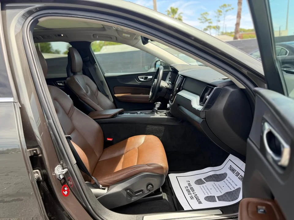 2018 Volvo XC60 2nd Gen - Image 11 of 20