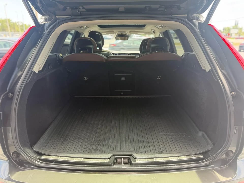 2018 Volvo XC60 2nd Gen - Image 19 of 20