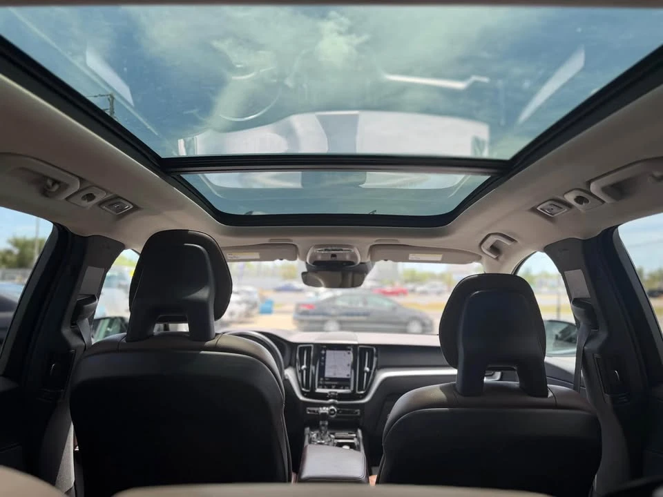 2018 Volvo XC60 2nd Gen - Image 18 of 20