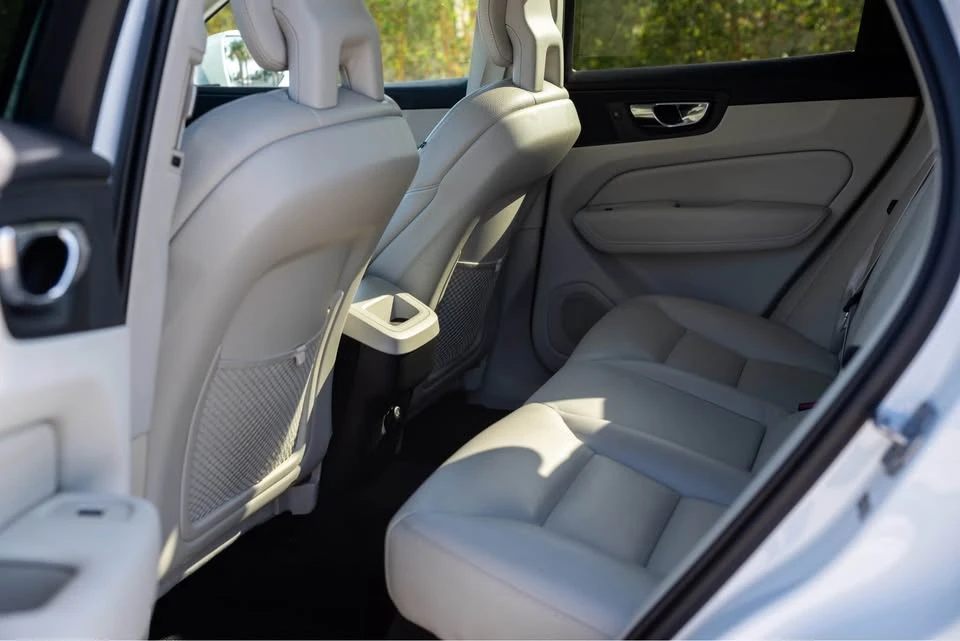 2018 Volvo XC60 2nd Gen - Image 13 of 16