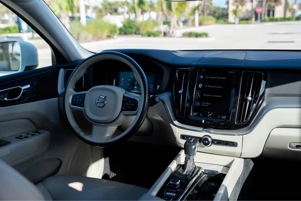 2018 Volvo XC60 2nd Gen - Image 8 of 16