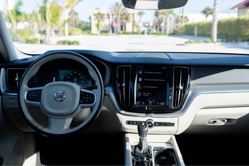 2018 Volvo XC60 2nd Gen - Image 10 of 16