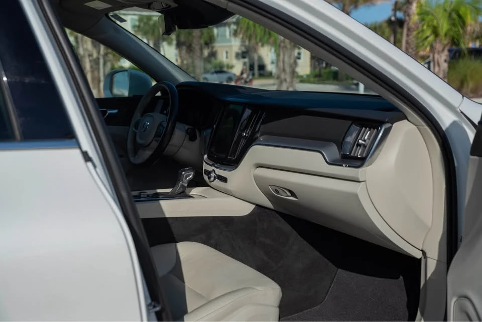 2018 Volvo XC60 2nd Gen - Image 12 of 16