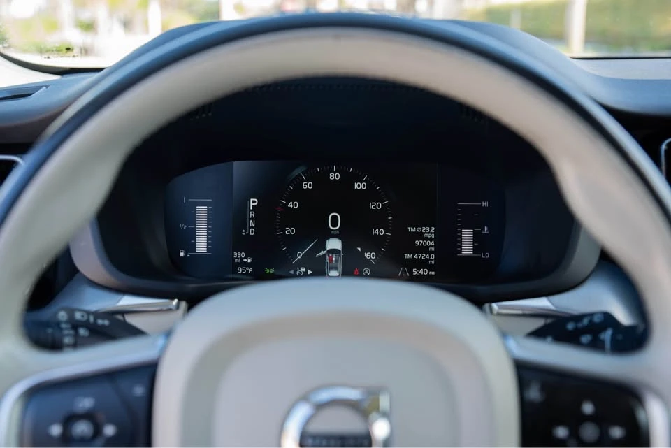 2018 Volvo XC60 2nd Gen - Image 11 of 16