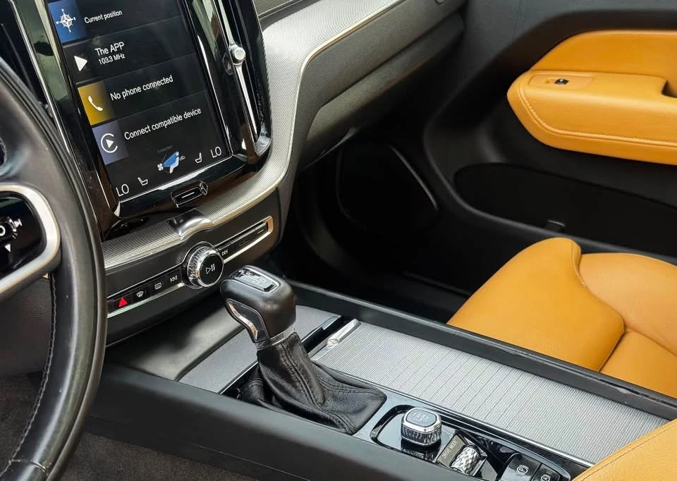 2018 Volvo XC60 2nd Gen - Image 16 of 19