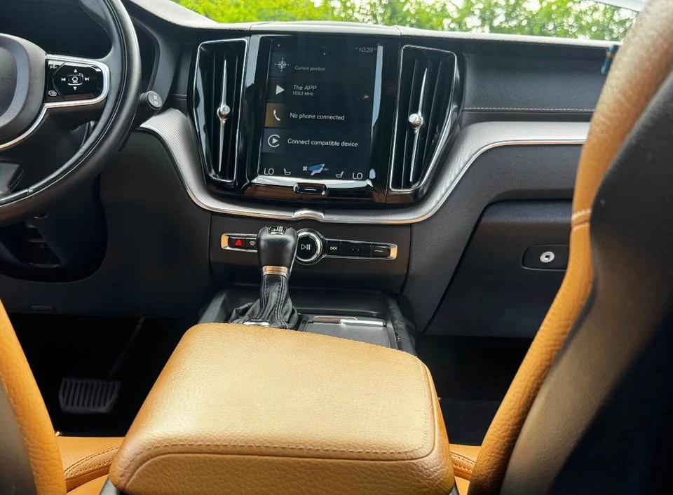 2018 Volvo XC60 2nd Gen - Image 15 of 19
