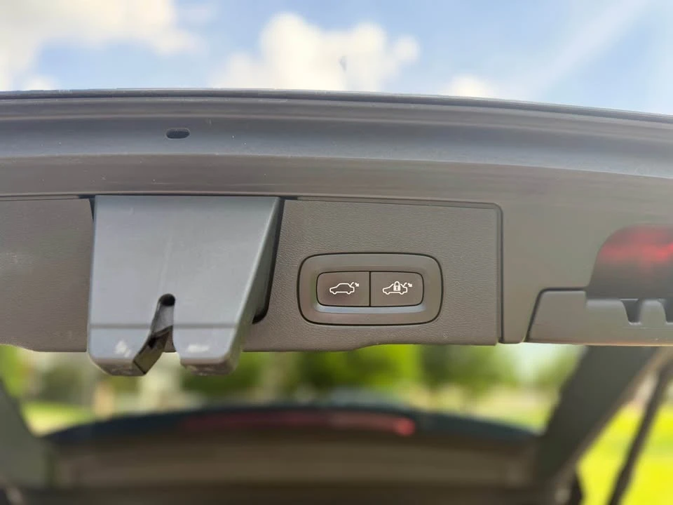 2018 Volvo XC60 2nd Gen - Image 15 of 16