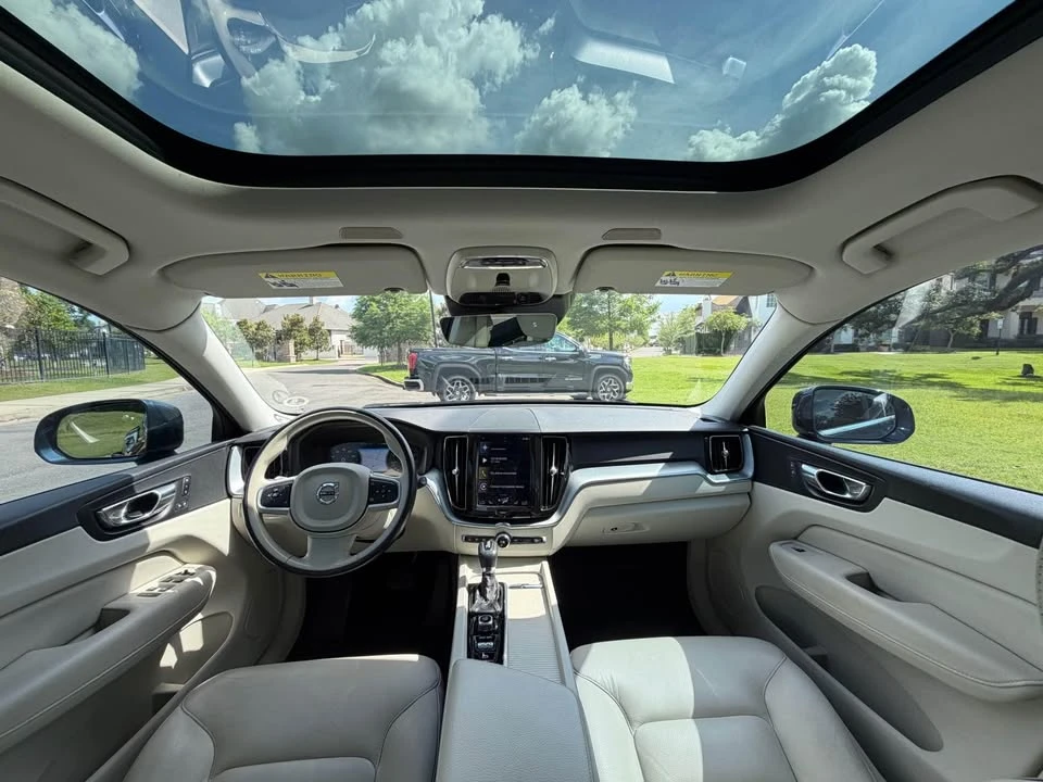 2018 Volvo XC60 2nd Gen - Image 11 of 16