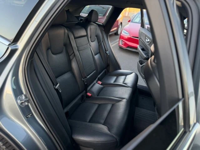 2018 Volvo XC60 2nd Gen - Image 12 of 21