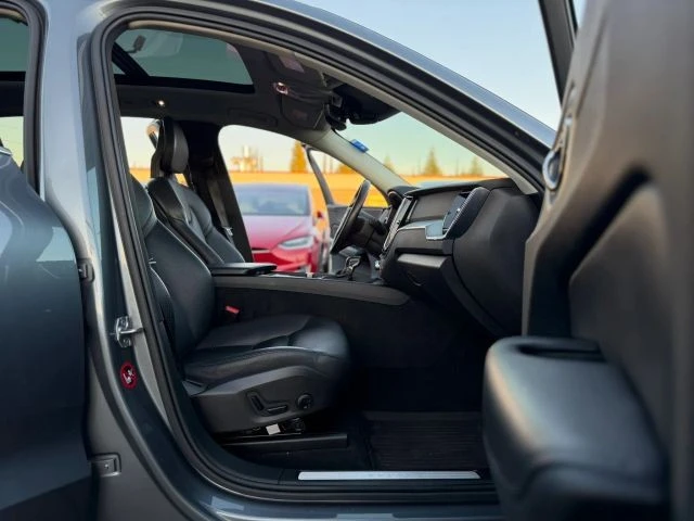2018 Volvo XC60 2nd Gen - Image 13 of 21