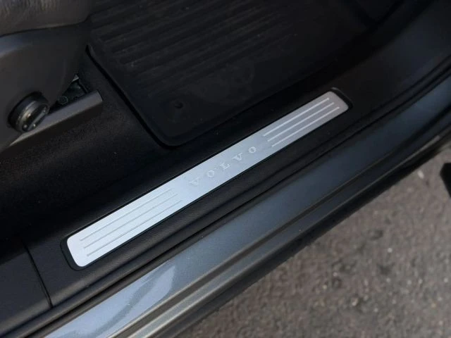 2018 Volvo XC60 2nd Gen - Image 17 of 21
