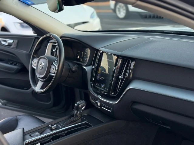 2018 Volvo XC60 2nd Gen - Image 14 of 21