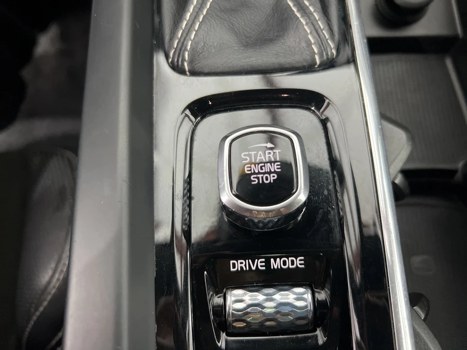 2018 Volvo XC60 2nd Gen - Image 15 of 21