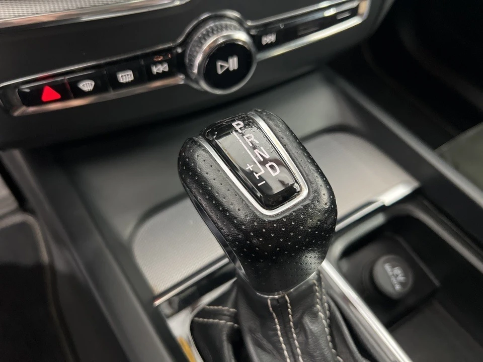 2018 Volvo XC60 2nd Gen - Image 14 of 21
