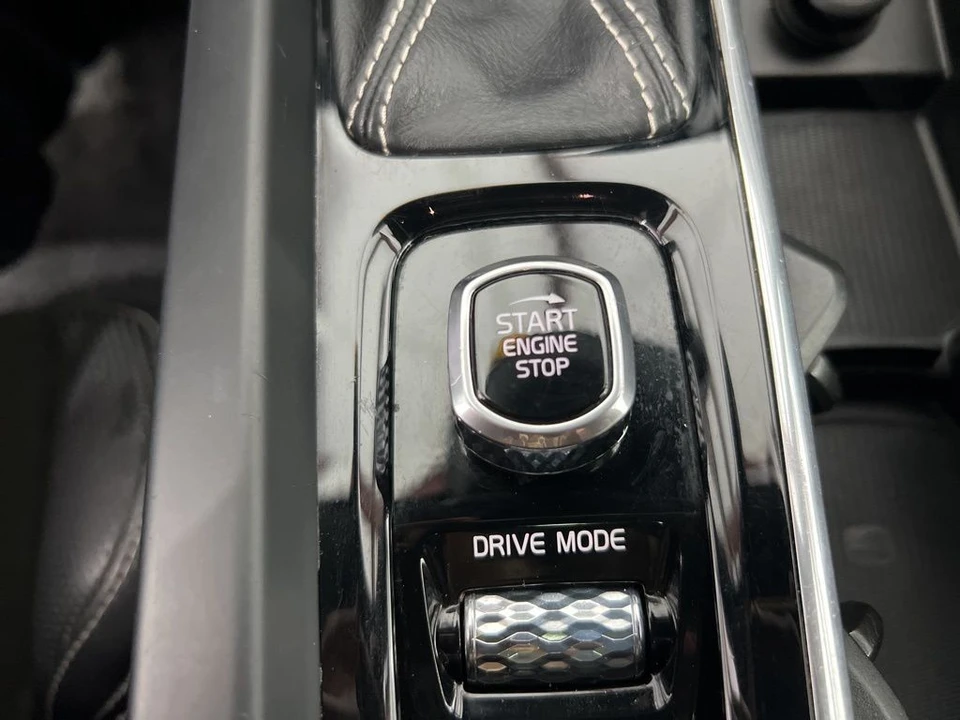 2018 Volvo XC60 2nd Gen - Image 15 of 21