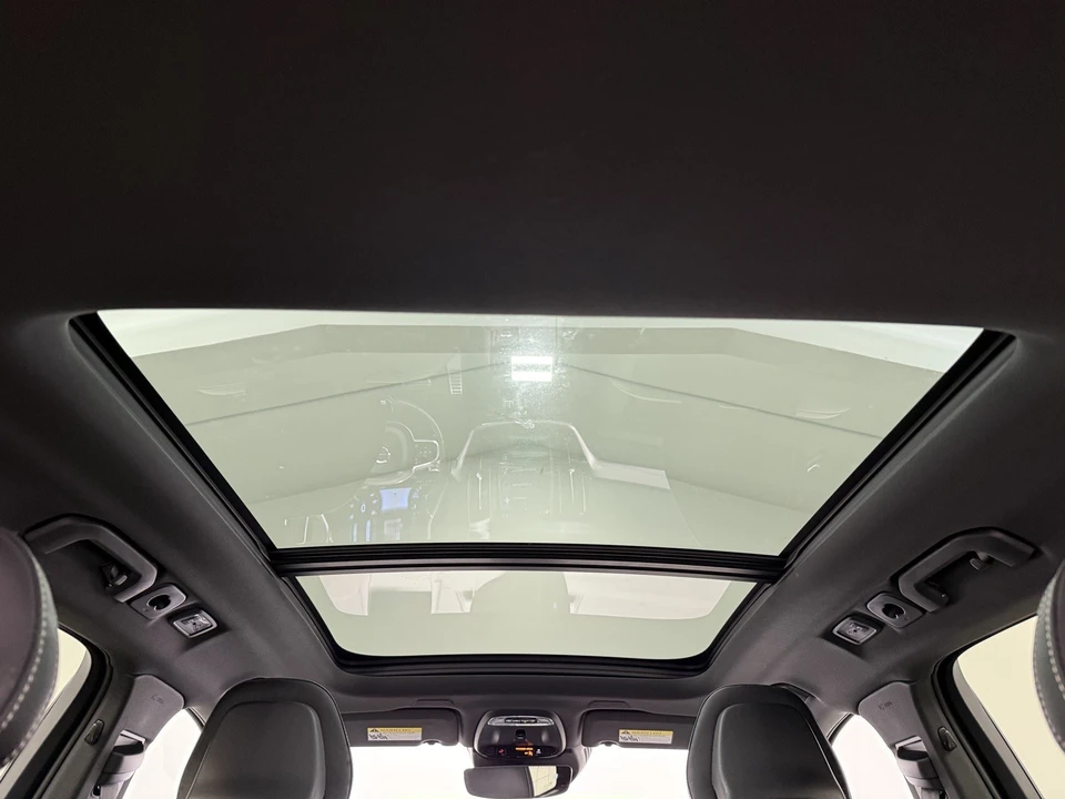 2018 Volvo XC60 2nd Gen - Image 10 of 12