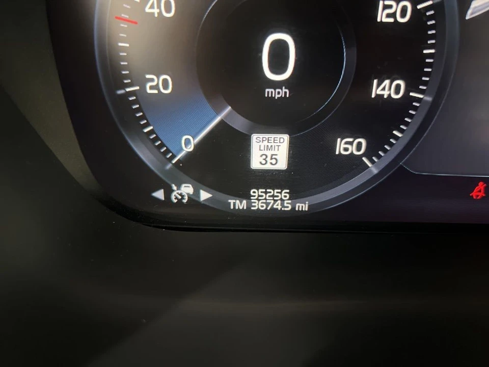 2018 Volvo XC60 2nd Gen - Image 11 of 21