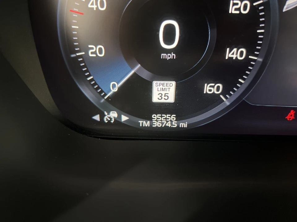 2018 Volvo XC60 2nd Gen - Image 11 of 12