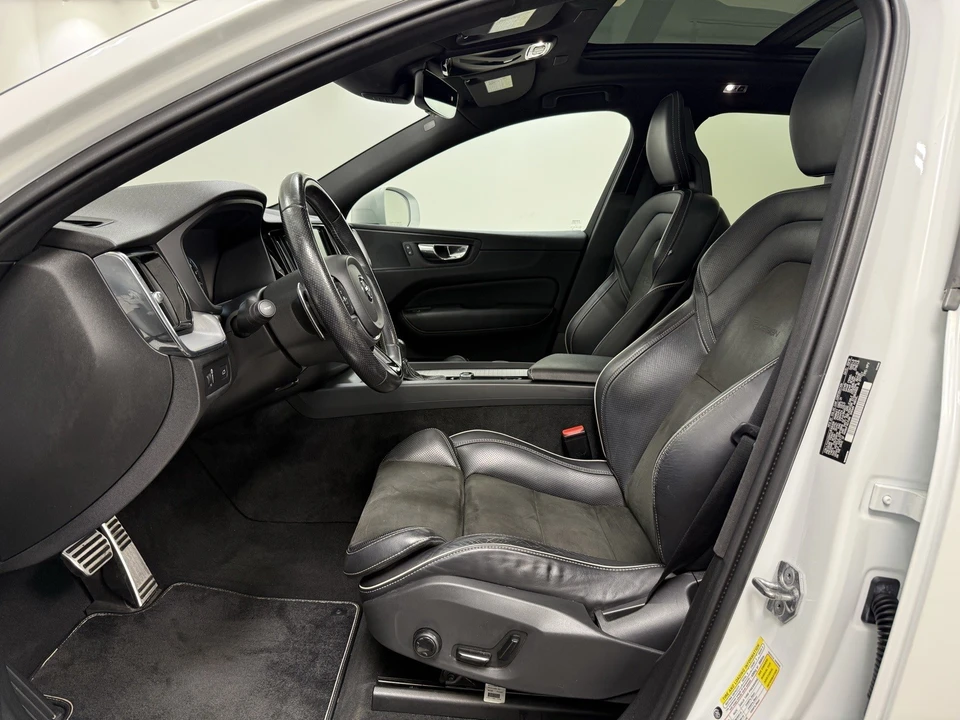 2018 Volvo XC60 2nd Gen - Image 14 of 21
