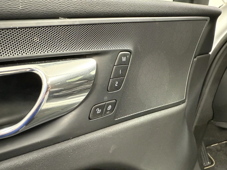 2018 Volvo XC60 2nd Gen - Image 14 of 21
