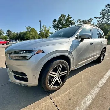 2018 Volvo XC90 T5 Momentum Sport Utility 4D