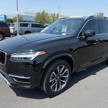 2018 Volvo XC90 T6 Momentum Sport Utility 4D
