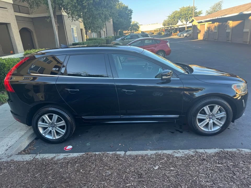 2018 Volvo XC60 2nd Gen - Image 2 of 6