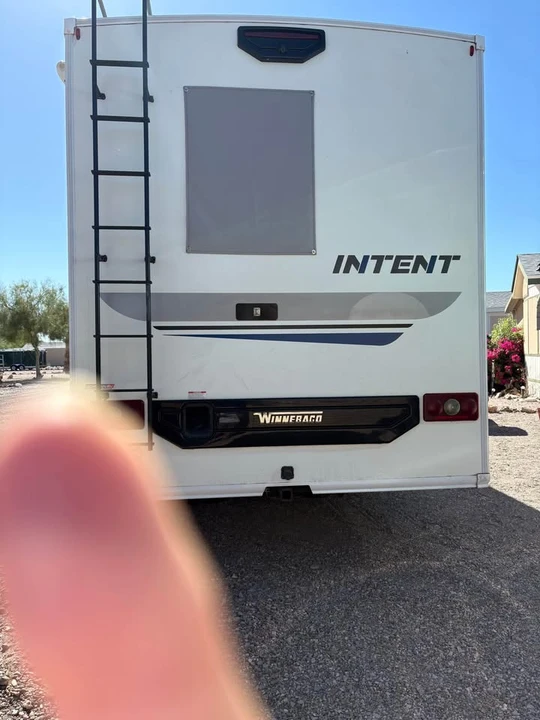 2018 Winnebago - Image 2 of 9