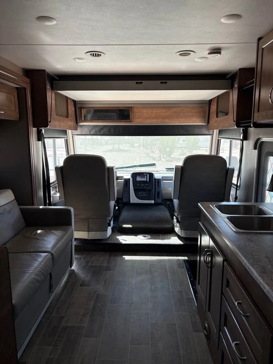 2018 Winnebago - Image 3 of 9
