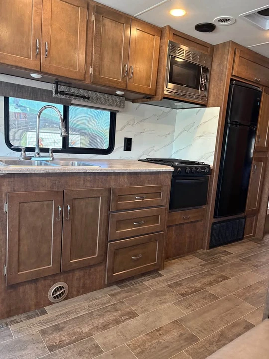 2018 Winnebago - Image 4 of 9