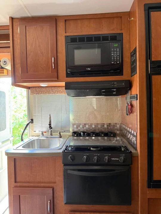 2018 Winnebago - Image 9 of 10