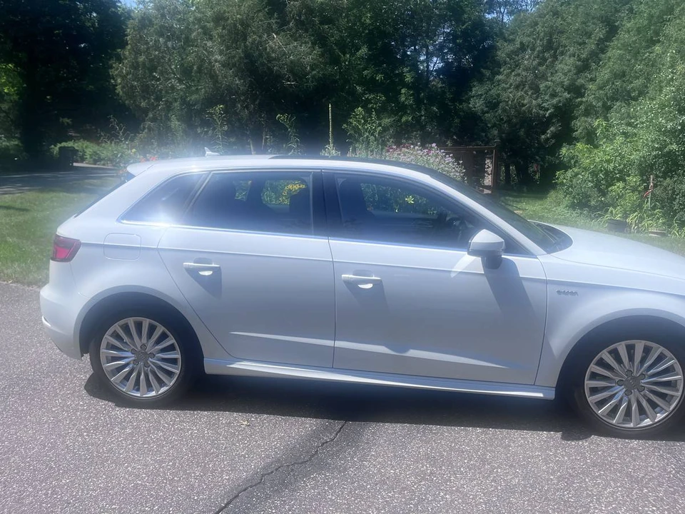 2018 Audi e-tron - Image 11 of 12