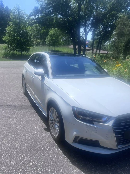 2018 Audi e-tron - Image 8 of 12