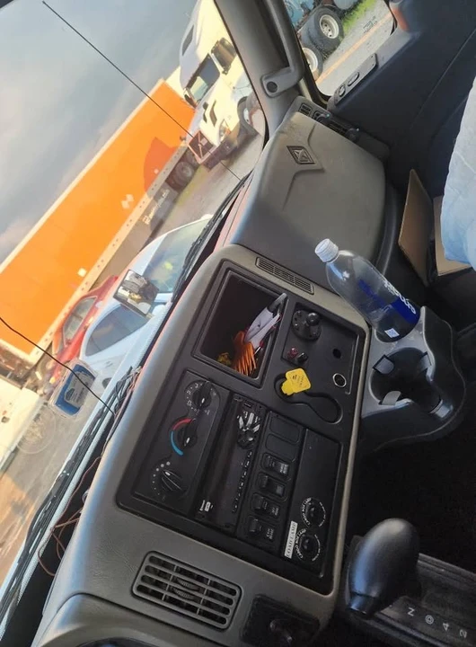 2018 International 4300 - Image 2 of 20