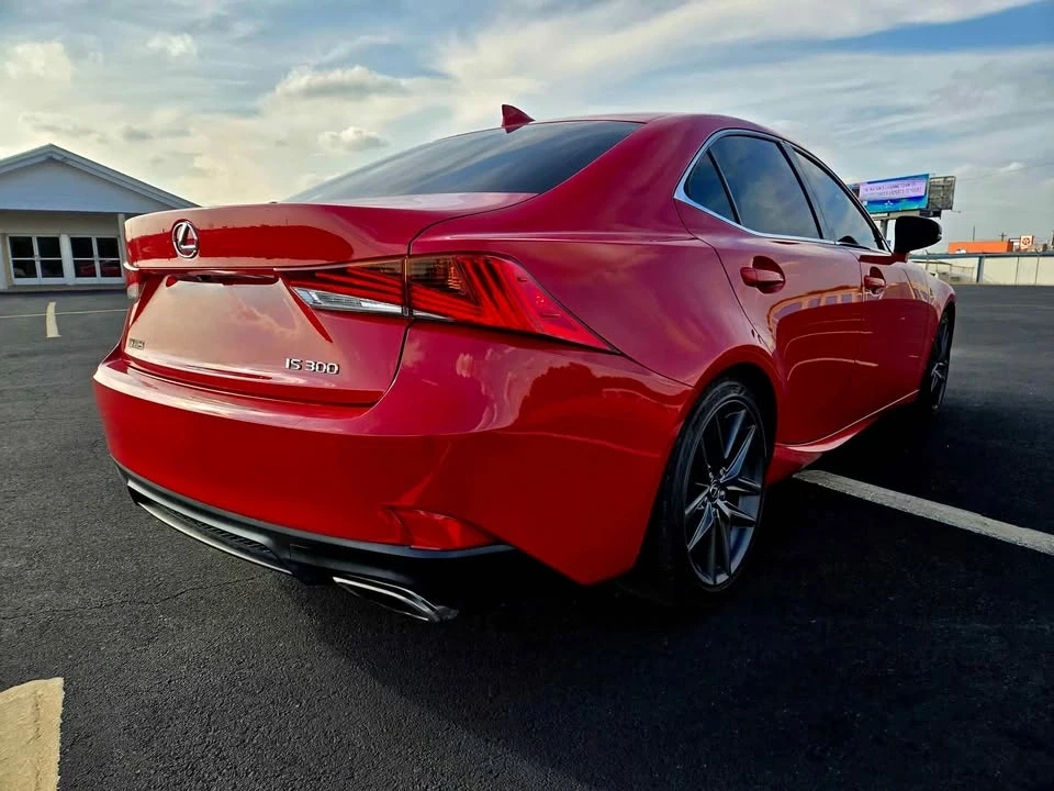 2018 Lexus IS 3rd Gen - Image 4 of 10
