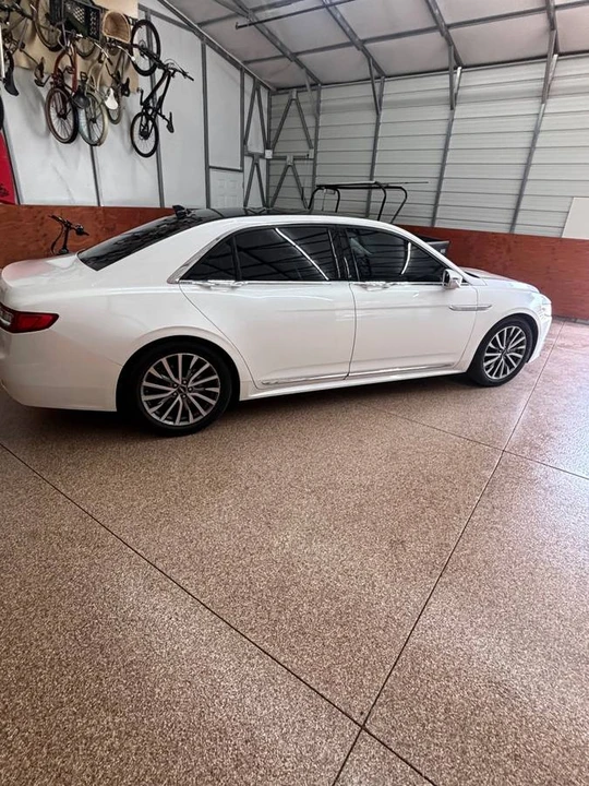 2018 Lincoln Continental 10th Gen - Image 2 of 14