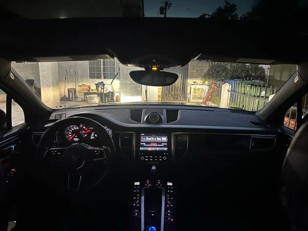 2018 Porsche Macan - Image 17 of 21