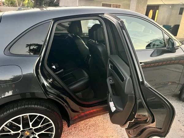 2018 Porsche Macan - Image 15 of 21