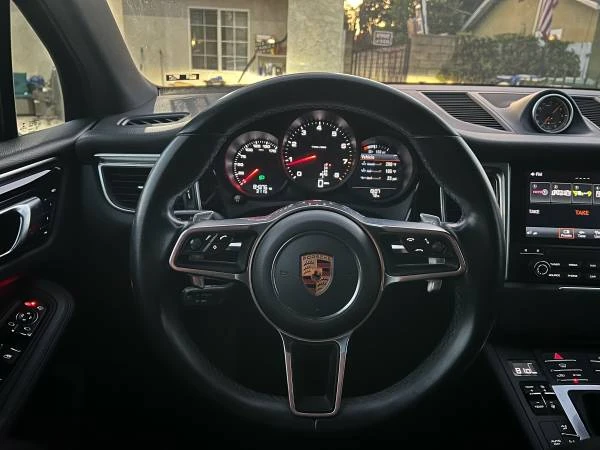 2018 Porsche Macan - Image 18 of 21