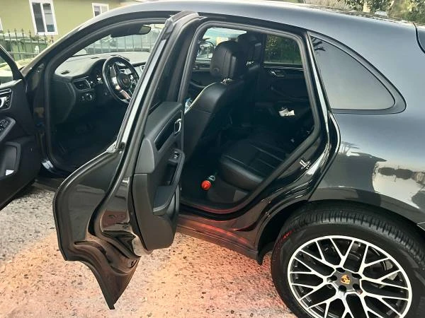 2018 Porsche Macan - Image 14 of 21