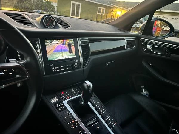 2018 Porsche Macan - Image 19 of 21