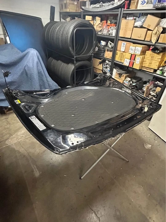 2019 Parts & Memorabilia Bodywork - Image 4 of 6