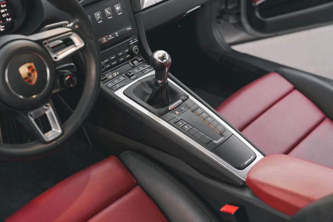 2019 Porsche 718 Cayman - Image 7 of 8